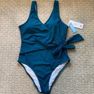 Ladies size small CupShe size small